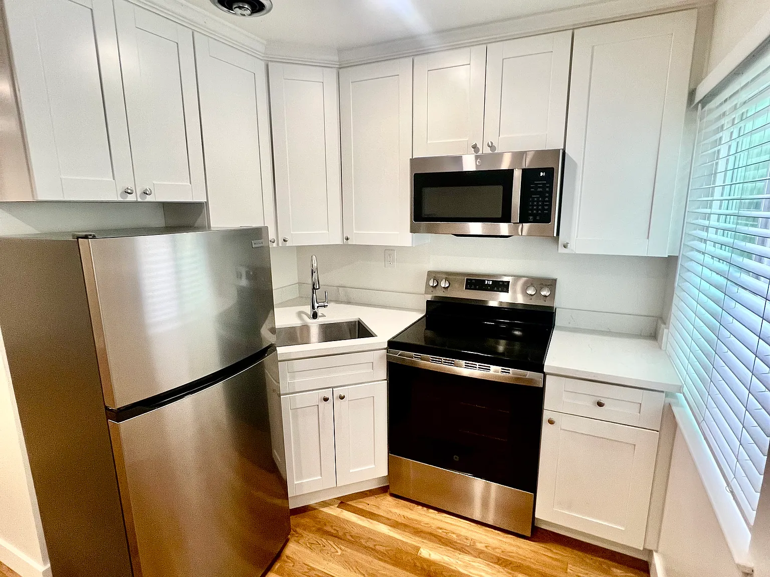 453 Lee St — Photo 4