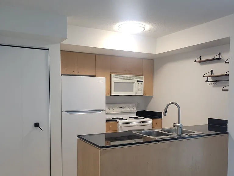 373 Front St W #2111 — Photo 8