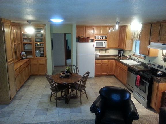 3rd image of 7909 Stanford Ave