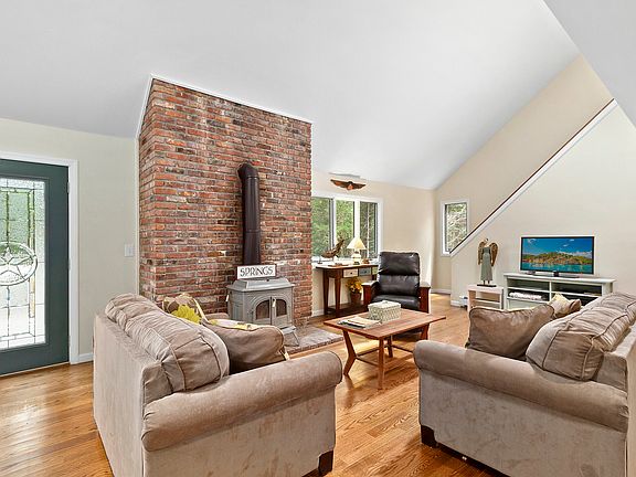2nd image of 42 Underwood Dr