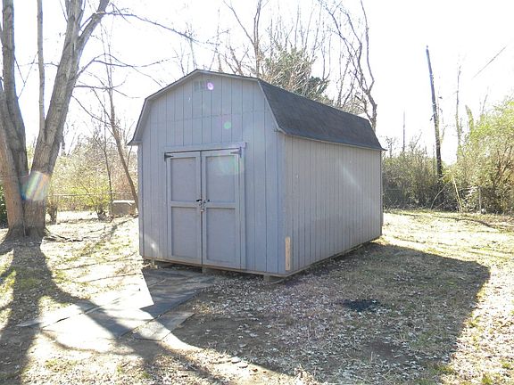 3rd image of 3435 Farmville Ave