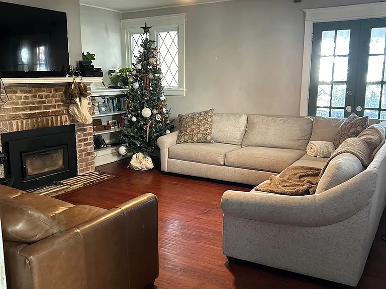 10 Greenwood Ave — Photo 3
