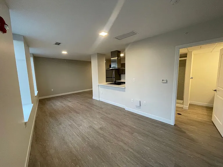 65 W Broad St — Photo 73