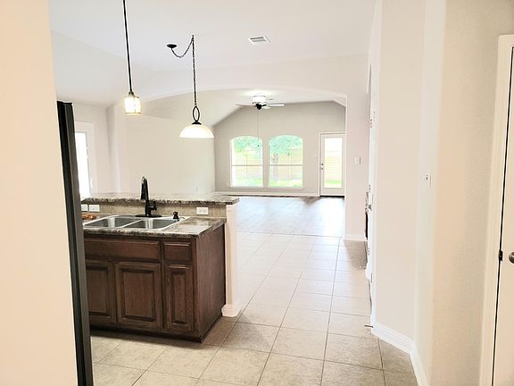 2nd image of 2833 Checker Dr