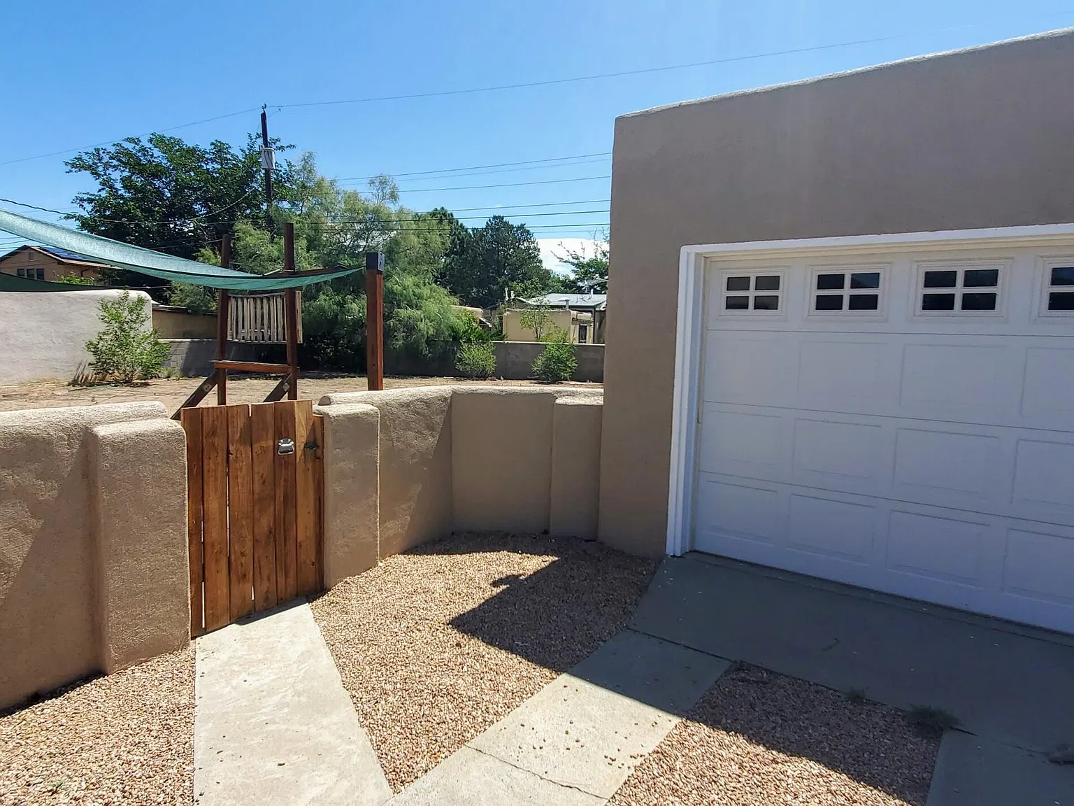 3 bed, 1.5 bath, 1122 sqft, $2,000 — Photo 2
