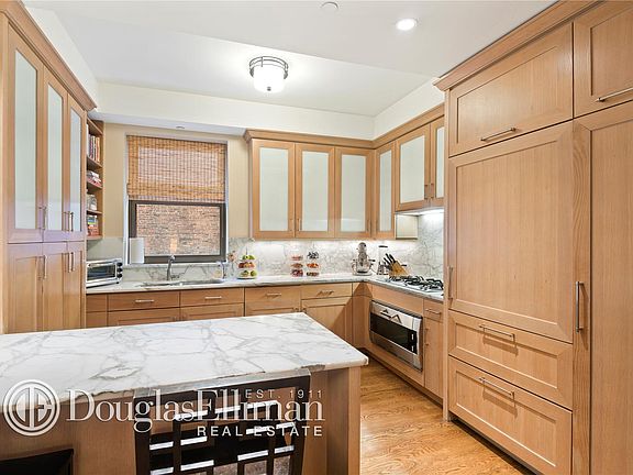 2nd image of 31-33 E 28th St #6W