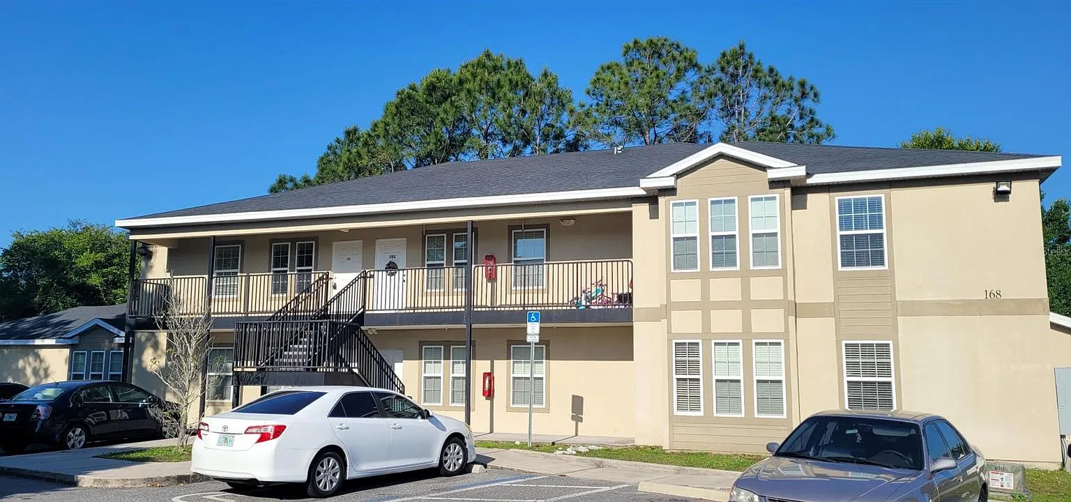 3 bed, 1100 sqft, $1,700 — Photo 1