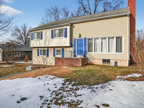 3rd image of 206 Mountain Rd