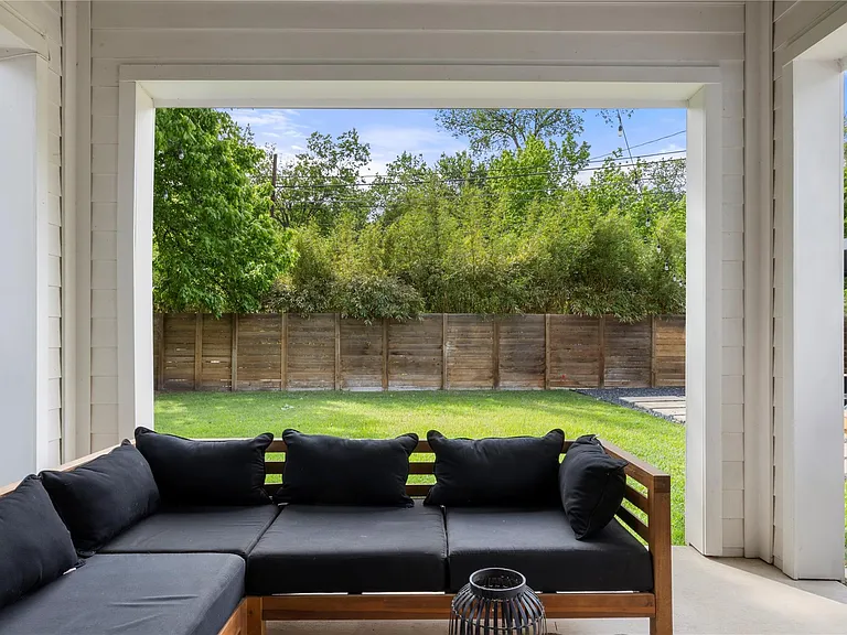 1129 Henninger St #B — Photo 28