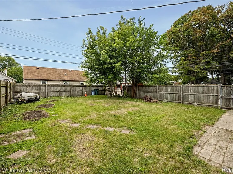 23465 Easterling Ave — Photo 17