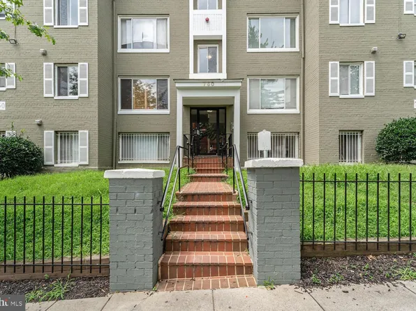 750 Barnaby St SE APT 201, Washington, DC 20032
