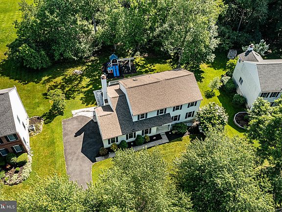 2nd image of 464 Creekside Dr