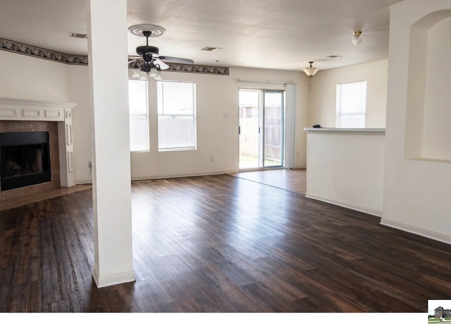 3 bed, 2.0 bath, 1394 sqft, $1,250 — Photo 2