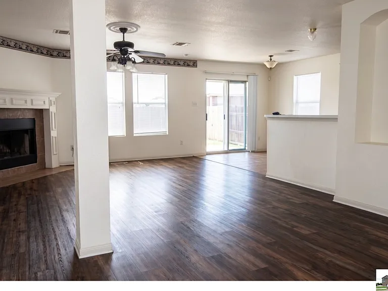 5707 Schneider Dr — Photo 2