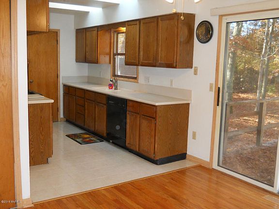 4th image of 5852 Mari Anne Dr