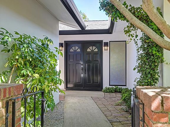 4th image of 8941 La Riviera Dr