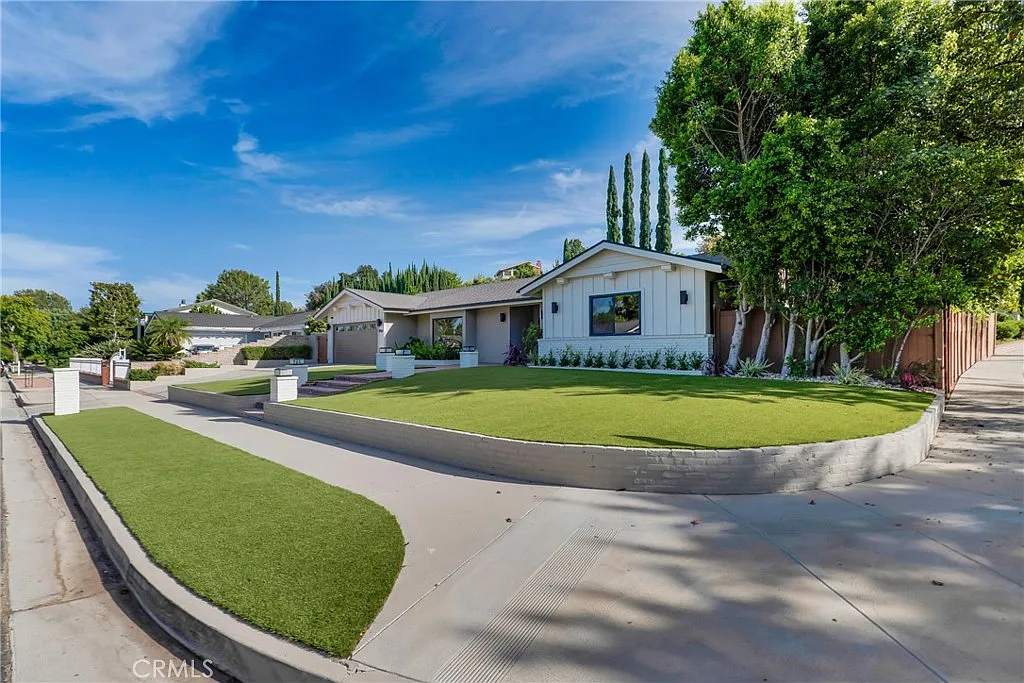 4 bed, 2503 sqft, $6,950 — Photo 3