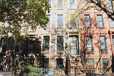 Rented by aptsandlofts.com