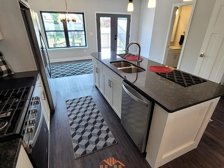 Brownstone Condominiums — Photo 31