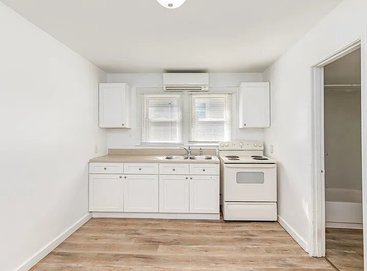 659 Wilson St — Photo 9