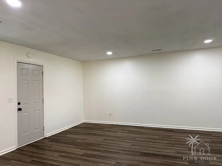 114 Langley Dr #B — Photo 12