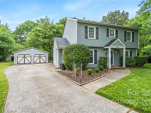 3rd image of 721 Barksdale Cir