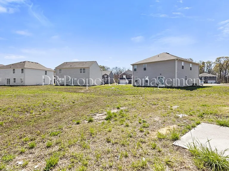 1204 Manor Dr — Photo 12