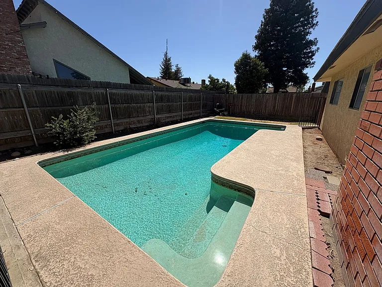 2943 W Ashland Ave — Photo 32