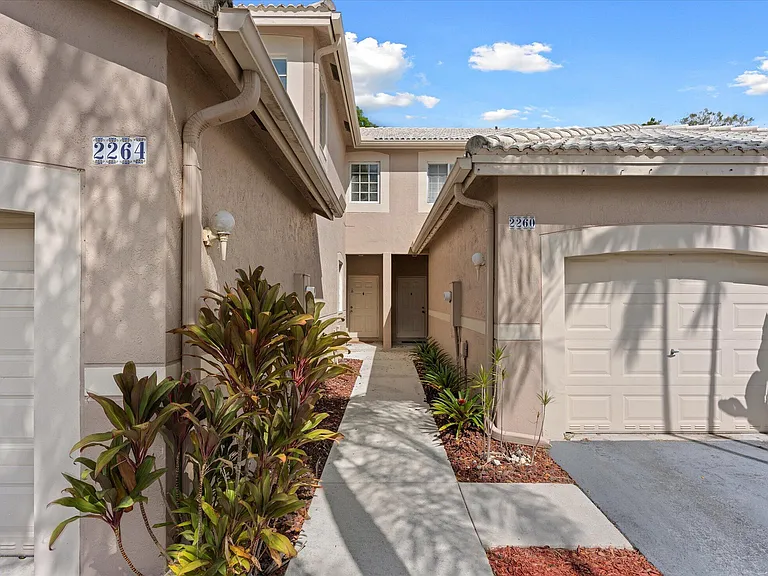 2264 Salerno Cir — Photo 33