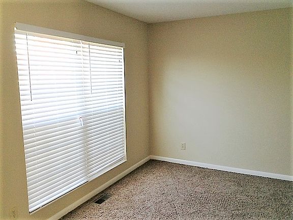 3rd image of 8464 Woodcreek Dr
