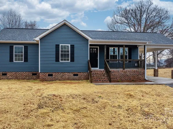 4135 Whitener Dr, Hickory, NC 28602