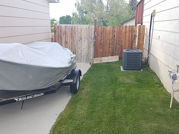 4th image of 1033 Evergreen Way