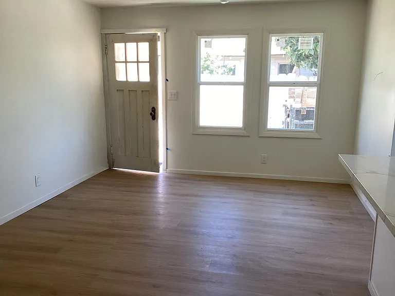 219 S G St — Photo 6