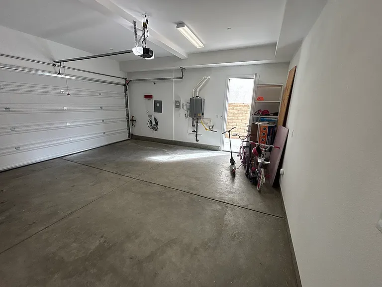 19284 Blackthorn Dr — Photo 2