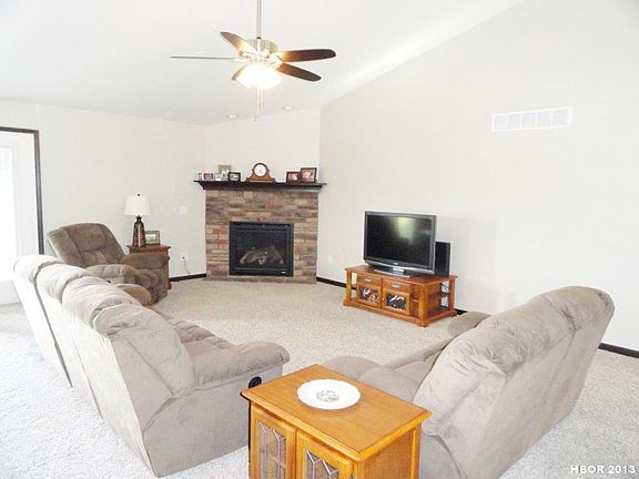 2nd image of 609 Palm Dr