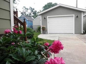 2nd image of 15634 Lakewood Heights Blvd