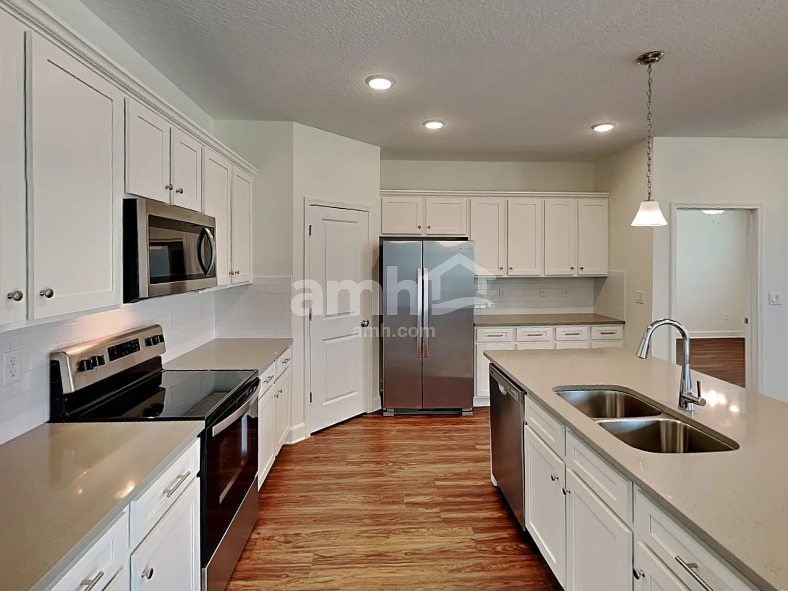 3 bed, 2.0 bath, 1700 sqft, $2,135 — Photo 3