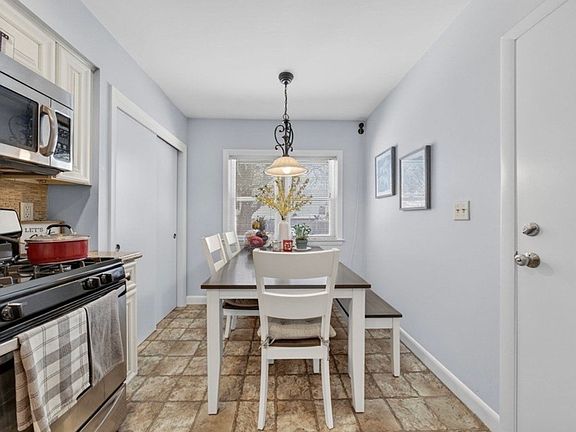 2nd image of 184 Alva St #1L