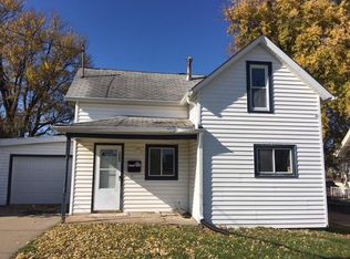1989 Saint Ambrose St, Dubuque, IA 52001