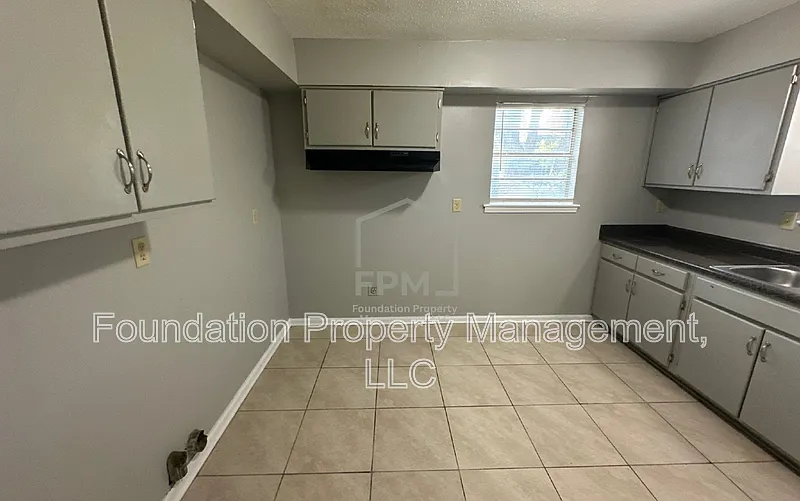 3 bed, 1.5 bath, $1,450 — Photo 3