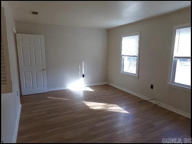 3 bed, 1.0 bath, 1026 sqft, $995 — Photo 4