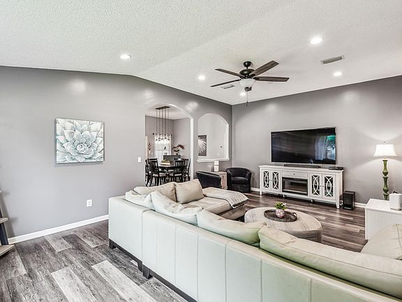 5th image of 612 Stonehill Pl