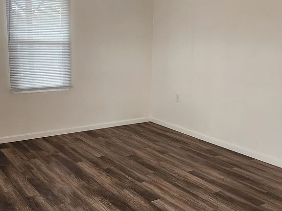4th image of 8421 W Glendale Ave