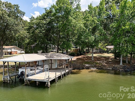 3rd image of 49294 Wood Land Dr