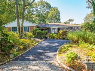 4 Hearthstone Dr, Dix Hills, NY 11746