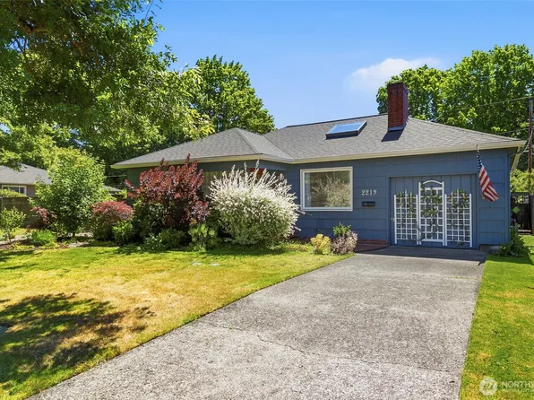 2219 Washington Way, Longview, WA 98632
