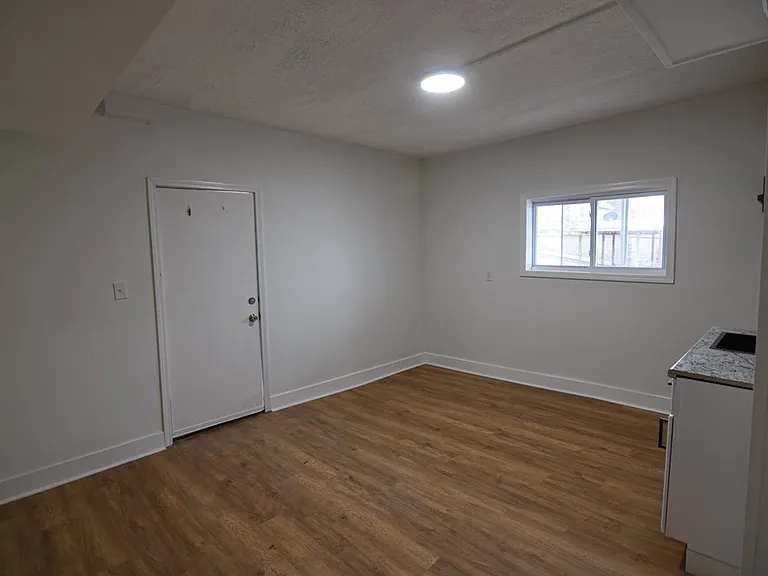 305 Hone Ave — Photo 5