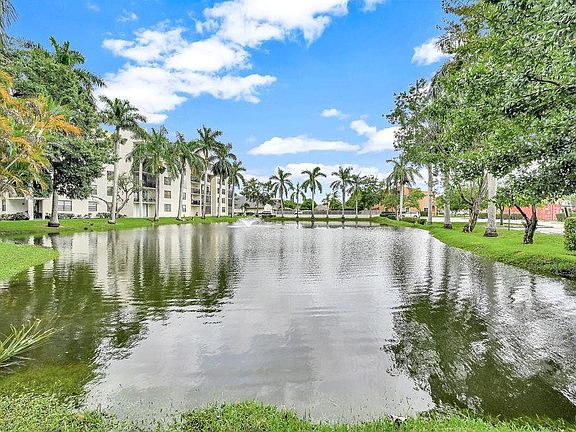 3rd image of 6190 Woodlands Boulevard #315