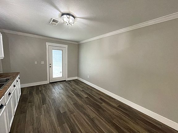 4th image of 4038 Freddies Ln