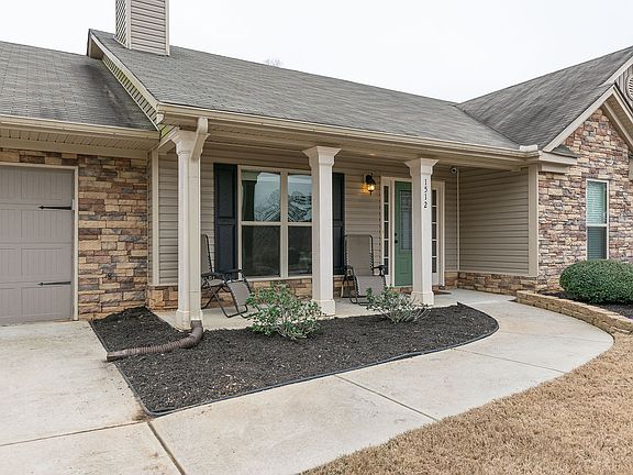 4th image of 1512 Cedar Creek Dr